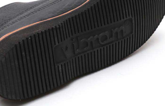 200-27W ALL BLACK WEATHER TUFF-GOLD EYELETの靴底写真