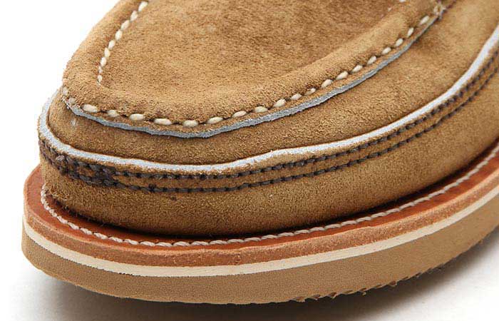 200-27W TAN LARAMIE SUEDE-BROWN EYELETの靴先写真